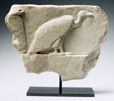 Relief représentant un vautour et un cobra (calcaire) - Egyptian Ptolemaic Period
