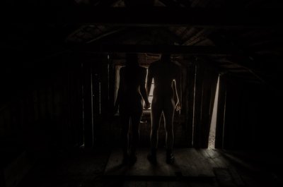 Couple dans le grenier - Elinleticia Högabo