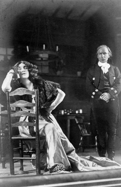 Julia Neilson et Horace Hodges dans Le Mouron rouge, vers 1905 - Ellis and Walery