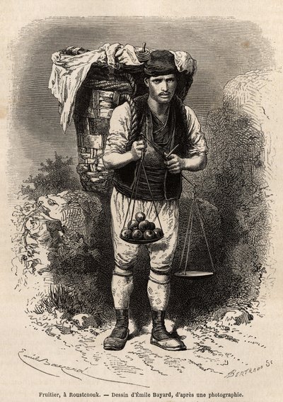 Fruitier, un marchand itinérant de fruits frais, avec son capot de transport et sa balance portable sur le dos, à Roustchouk (Roumanie), gravure d