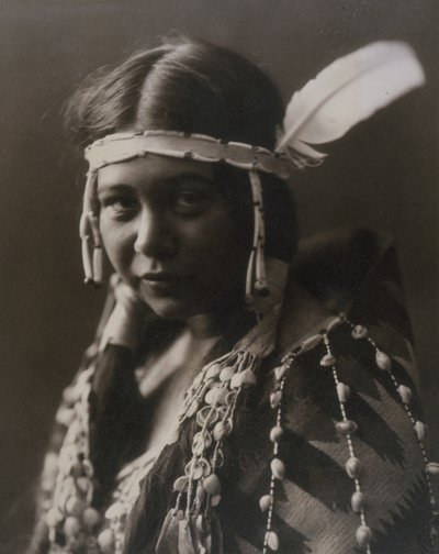 Princesse Vallée-de-la-Montagne (photo en noir et blanc) - Emma B. Freeman