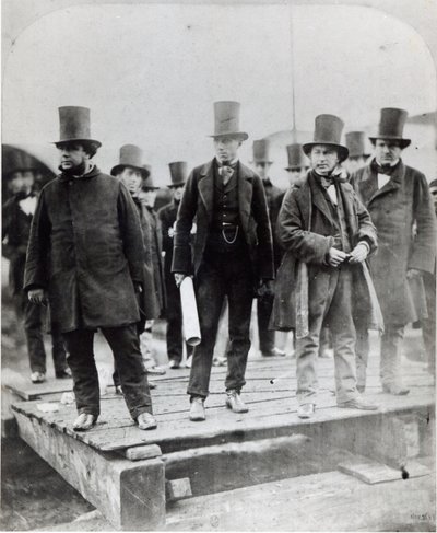 (De gauche à droite) John Scott Russell, Henry Wakefield, Isambard Kingdom Brunel et Lord Derby lors du lancement du SS Great Eastern - English Photographer