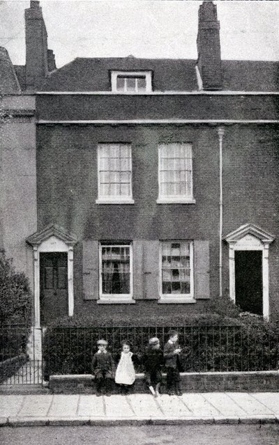 387, Commercial Road, Portsmouth, Hampshire, lieu de naissance de Charles Dickens le 7 février 1812, c.1900 - English Photographer