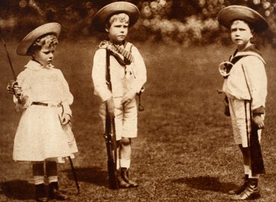 Un jeune roi Édouard VIII entraînant ses frères et sœurs, le duc d