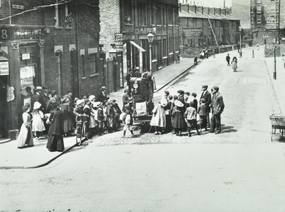 Un organiste de rue à Putney, Londres, 1886 - English Photographer