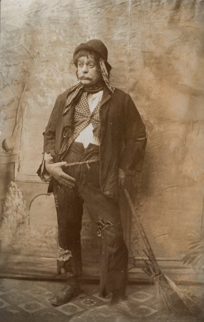 Acteur déguisé en nettoyeur de rue - English Photographer