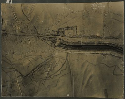 Photographie aérienne avec tranchées de la Première Guerre mondiale, 1917 - English Photographer