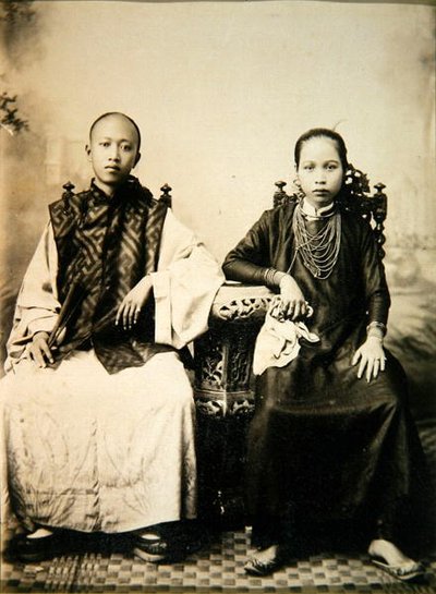 Garçon et fille annamites au centre du Vietnam, vers 1875 - English Photographer