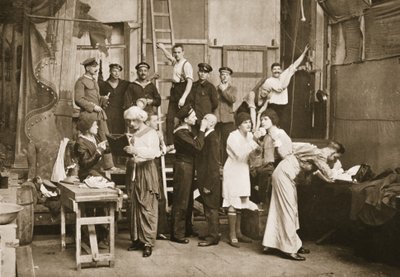 Dans les coulisses : Préparation pour des spectacles amateurs, Handforth, illustration de Prisonniers allemands en Grande-Bretagne - English Photographer