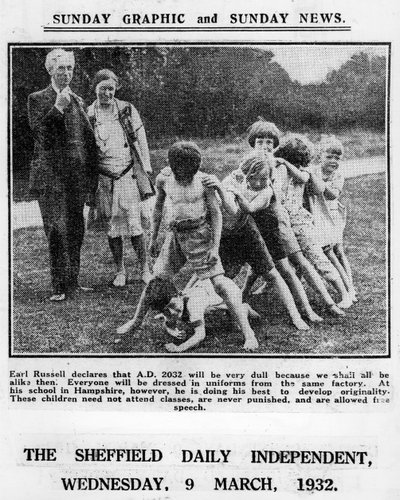 Bertrand Russell et sa femme Dora Black avec des élèves de leur école Beacon Hill, 1932 - English Photographer