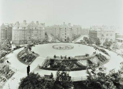 Boundary Estate : Arnold Circus, vue des jardins publics et des appartements, Londres - English Photographer