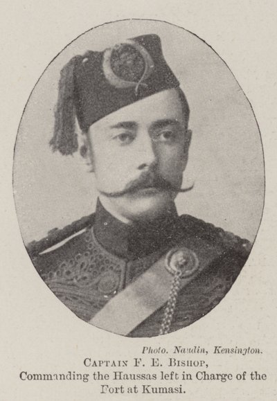 Capitaine F E Bishop, commandant les Haussas laissés en charge du fort à Kumasi - English Photographer