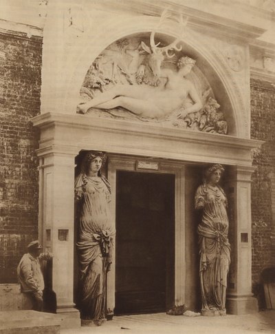 Porte centrale de la cour de la Renaissance - English Photographer