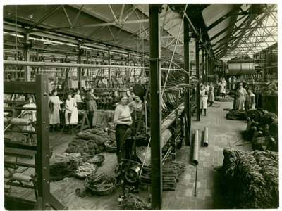 Enroulement de chenille, usine de tapis, 1923 - English Photographer