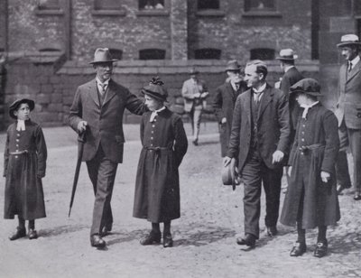 Hôpital et bibliothèque de Chetham, Manchester : Visite du général Smuts, 7 juillet 1919 - English Photographer