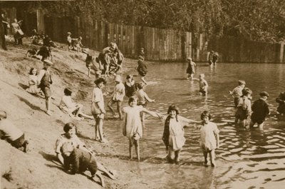 Enfants jouant dans l