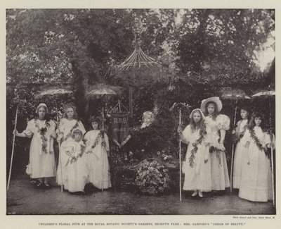 Fête florale des enfants aux jardins de la Royal Botanic Society, Regents Park, Le rêve de beauté de Mme Garford - English Photographer