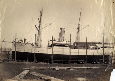 Croiseur chinois "Li Kin" ou son sistership "Kai Pan" sur la cale prêt à être lancé, 1888 - English Photographer