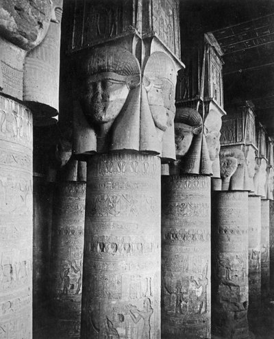 Colonnes dans le Temple d