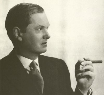 Evelyn Waugh, portrait, fumant un cigare - English Photographer