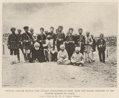 Général Gholam Haidar, commandant en chef afghan, avec les officiers d