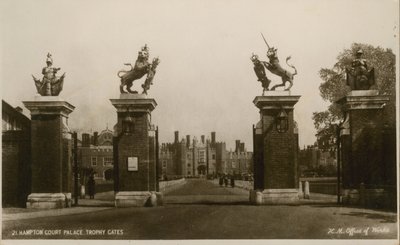 Portes du trophée du palais de Hampton Court - English Photographer