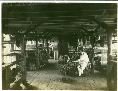 Tissage à la main, usine Hughes n°2, 1923 - English Photographer