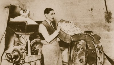Boulangerie hébraïque préparant du pain sans levain pour la Pâque - English Photographer