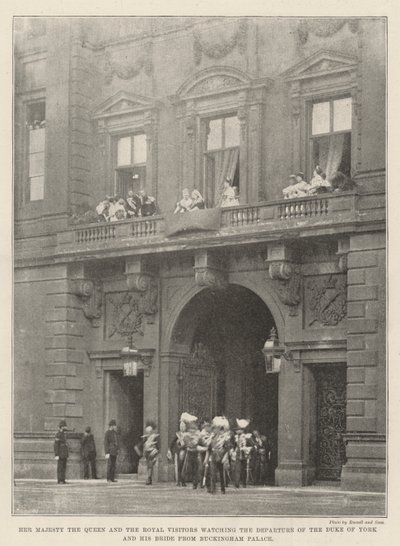Sa Majesté la Reine et les visiteurs royaux regardant le départ du duc d