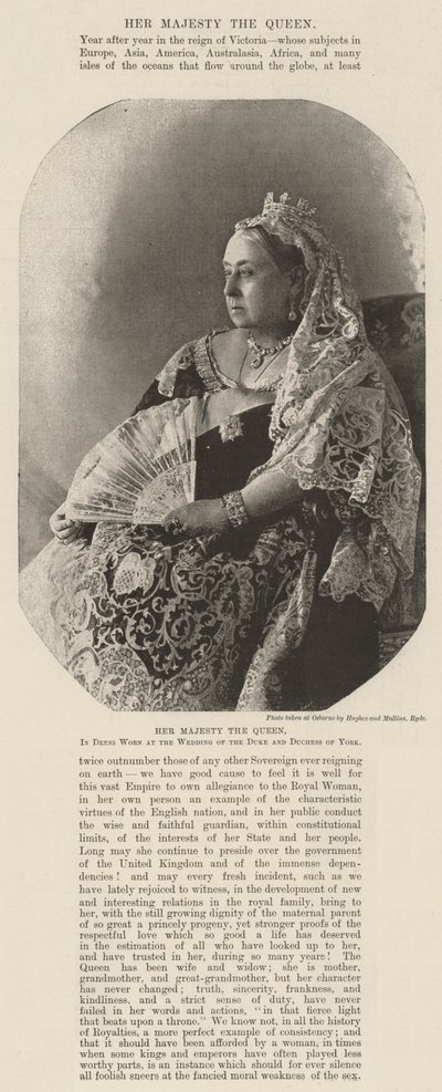 Sa Majesté la Reine, en tenue portée lors du mariage du duc et de la duchesse d
