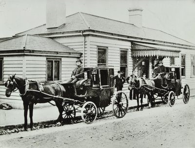 Fiacres à chevaux à la gare de Westbourne Park, 1885 - English Photographer