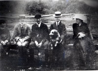 James et Lytton Strachey avec Thoby, Adrian et Virginia Stephen à Fritham, Hampshire, 1901 - English Photographer
