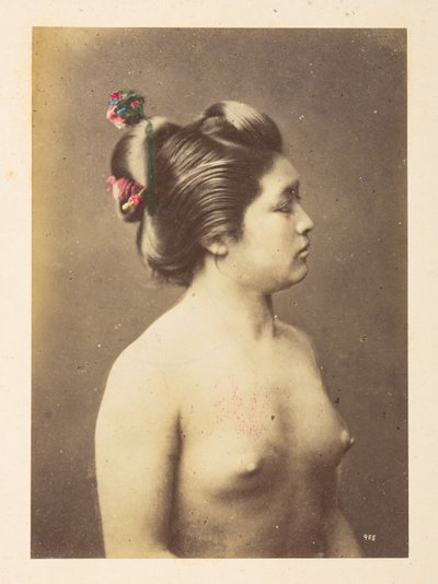 [Japonaises] Se baignant, portrait en profil droit d