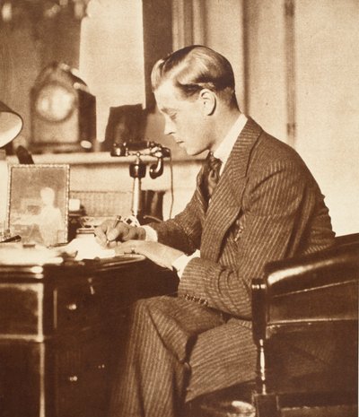 Le roi Édouard VIII à son bureau au palais de St. James, Londres - English Photographer