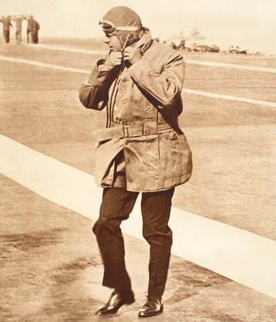Le roi Édouard VIII atterrissant à Weymouth après un vol depuis le H.M.S. Courageous - English Photographer