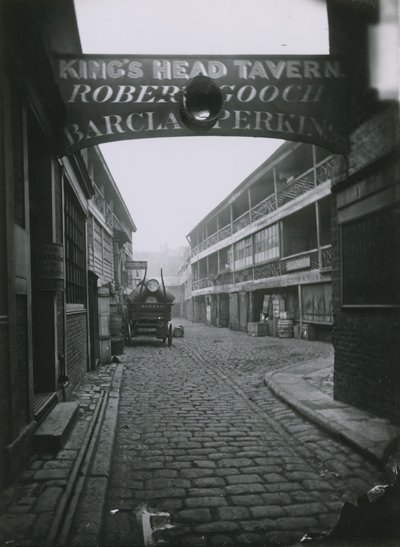 Kings Head, Southwark - English Photographer