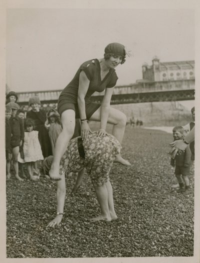 Sauter à la plage de Brighton - English Photographer