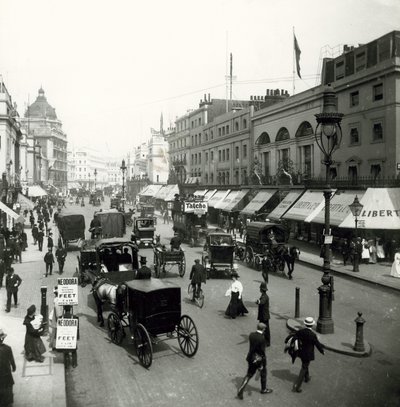 Liberty und Co, Regent Street, Londres - English Photographer