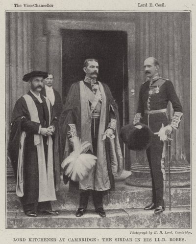 Lord Kitchener à Cambridge, le Sirdar en robe de LLD - English Photographer