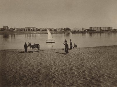 Louxor, Vue générale du temple de Louxor depuis le Nil - English Photographer