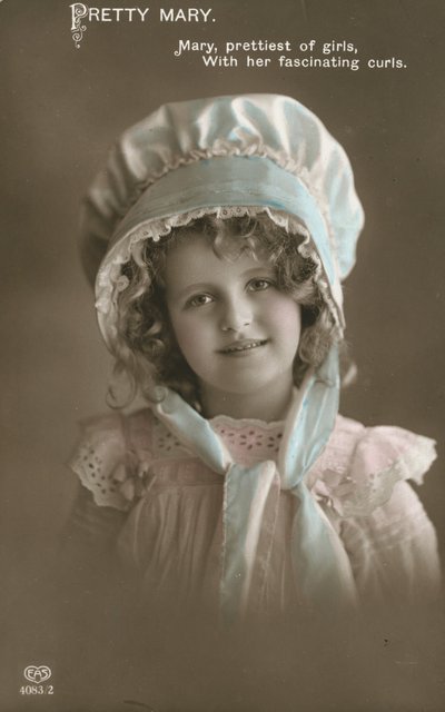 Mary, la plus jolie des filles, avec ses boucles fascinantes - English Photographer