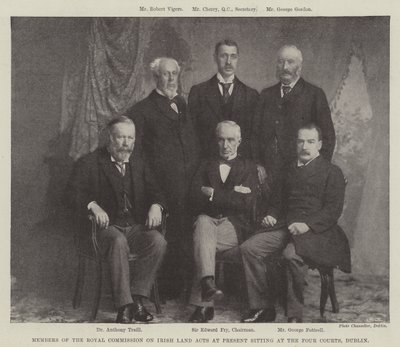 Membres de la commission royale sur les actes fonciers irlandais siégeant actuellement aux Quatre Cours, Dublin - English Photographer