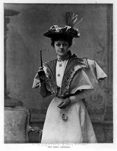 Mlle Irene Vanbrugh dans L