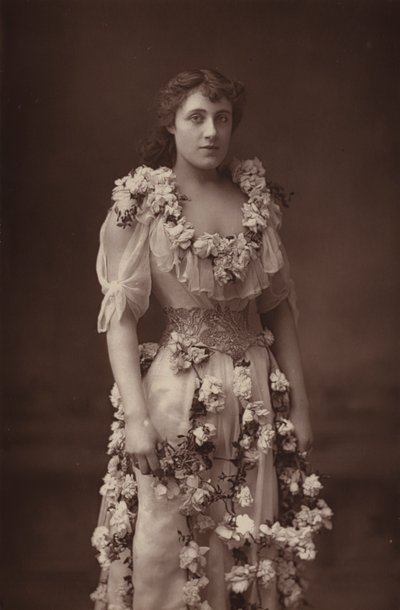 Mlle Julia Neilson - English Photographer