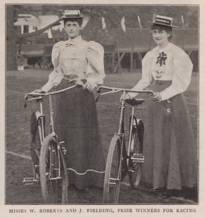 Mlles W Roberts et J Fielding, lauréates pour la course - English Photographer