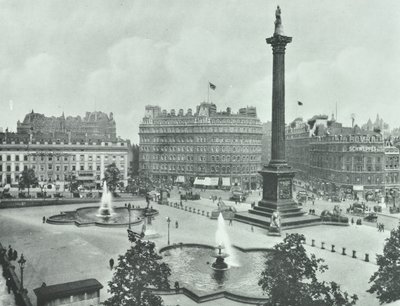 Colonne de Nelson, Trafalgar Square, Westminster : vue vers le sud-est, 1895 - English Photographer