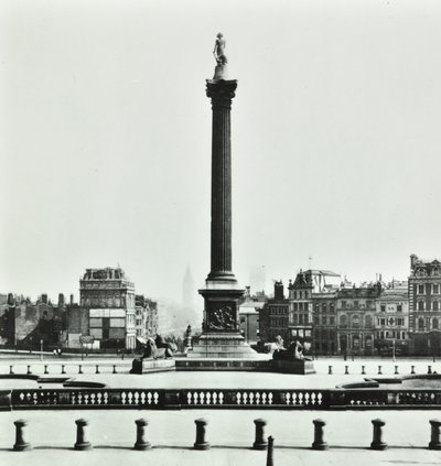 Colonne de Nelson, Trafalgar Square, Westminster : vue vers le sud depuis la National Gallery, 1870 - English Photographer