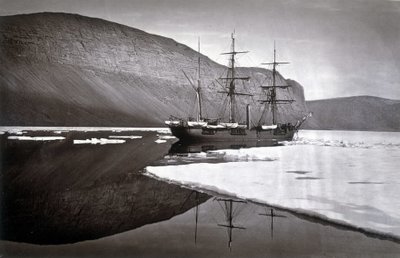 Pôle Nord : Arrêté par la glace au large du cap Prescott - dans « Narrative of a voyage to the Polar Sea during 1875-76 », G.S. Nares, éd. Londres - English Photographer