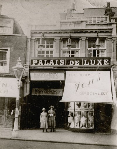 Palais de Luxe, High Street, Bromley - English Photographer