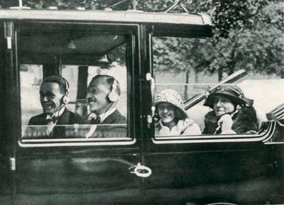 Radio sur la route, 1923 - English Photographer
